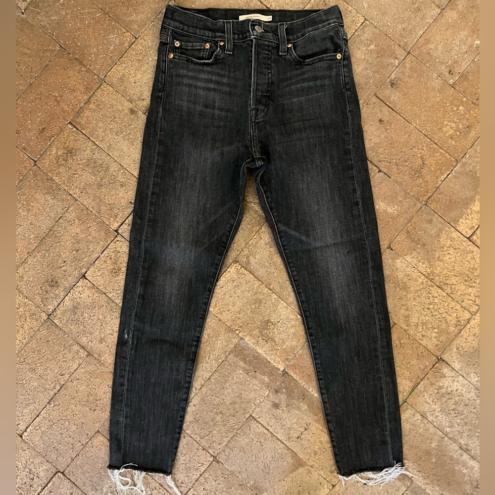 EUC WEDGIE SKINNY GREY/BLACK FRAY HEM JEANS